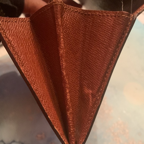 LV wallet- missing coin zipper - Picture 5 of 8